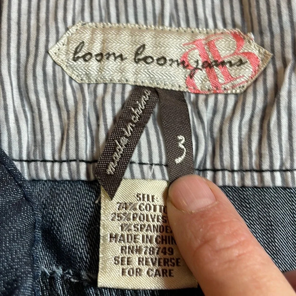 Boom Boom Jean shorts with belt - Picture 3 of 5